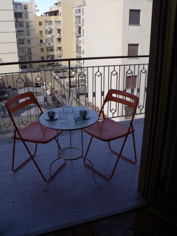 A Tre Passi Dal Centro Hotel Palermo Exterior photo