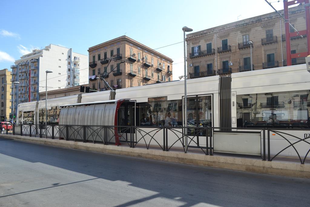 A Tre Passi Dal Centro Hotel Palermo Exterior photo