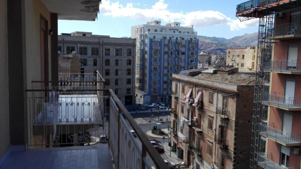 A Tre Passi Dal Centro Hotel Palermo Exterior photo